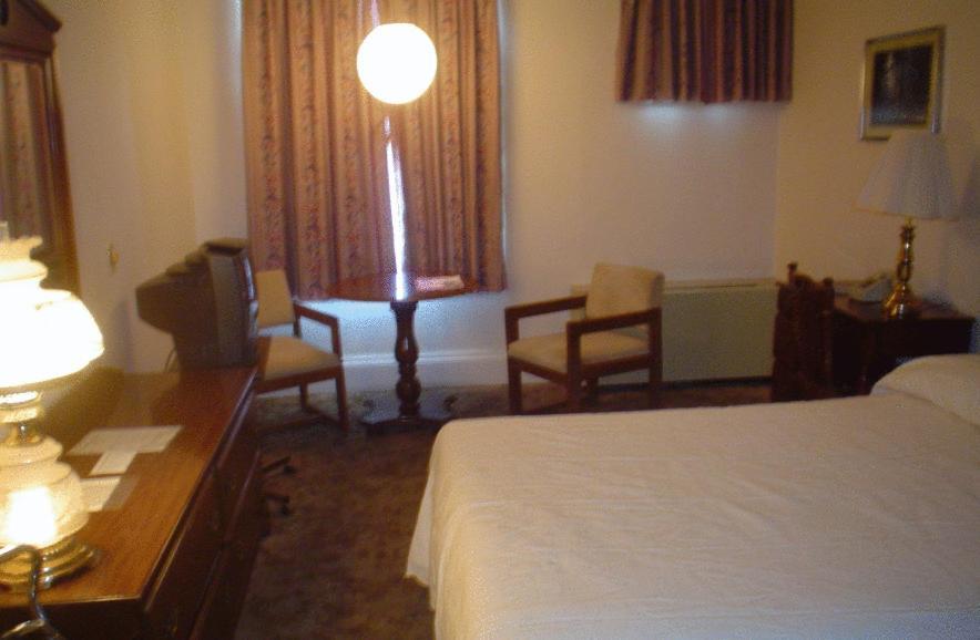 Old National Hotel Bath Room photo